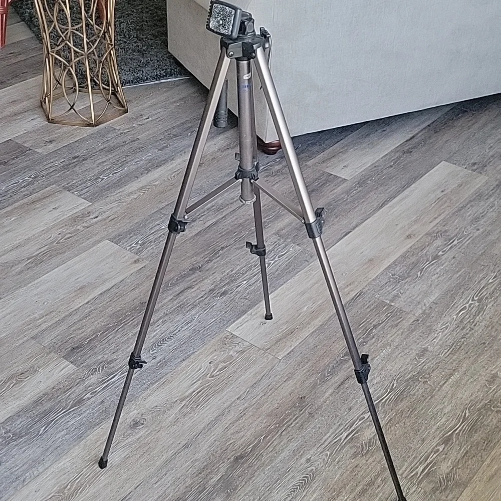 Tri pod